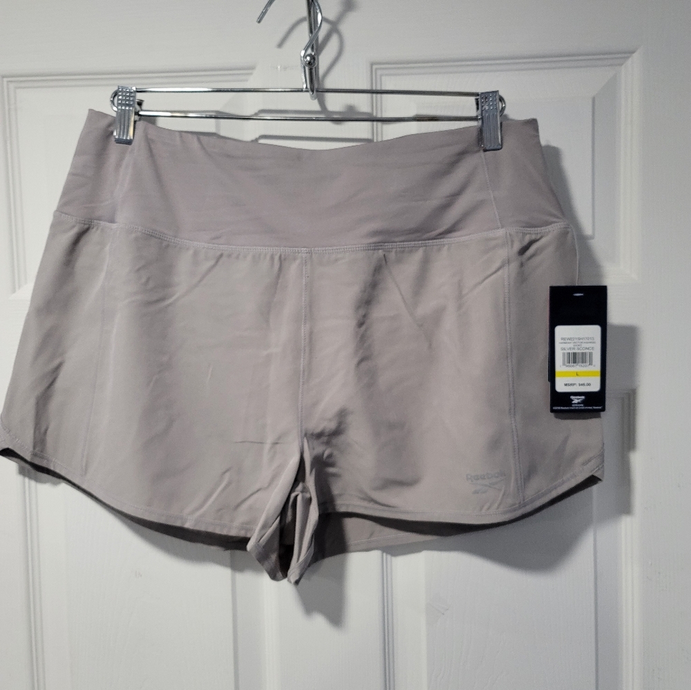 NWT Reebok Harmony Vector Highrise Gym Shorts Women's Size Large in Silver .